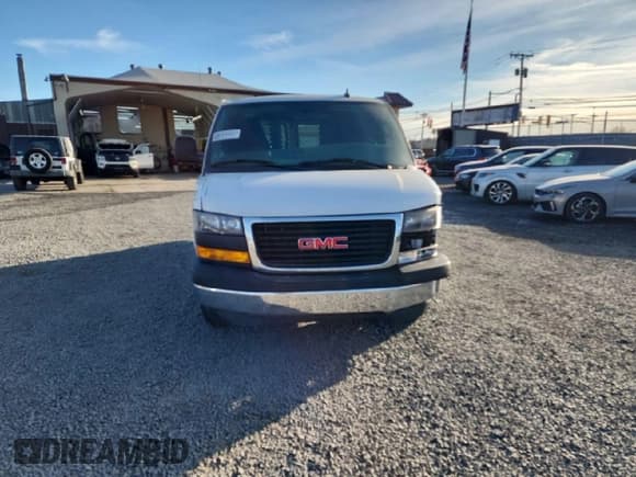 ✅ 2021 GMC Savana Cargo • VIN: 1GTW7AFP3M1270954 • Lot: 81899314. Wystawiony na Copart z przebiegiem 29 640 mil. Bezpłatny archiwum sprzedaży aukcyjnych z USA i szczegółowy raport historii pojazdu na DreamBid. Zdjęcie 5.