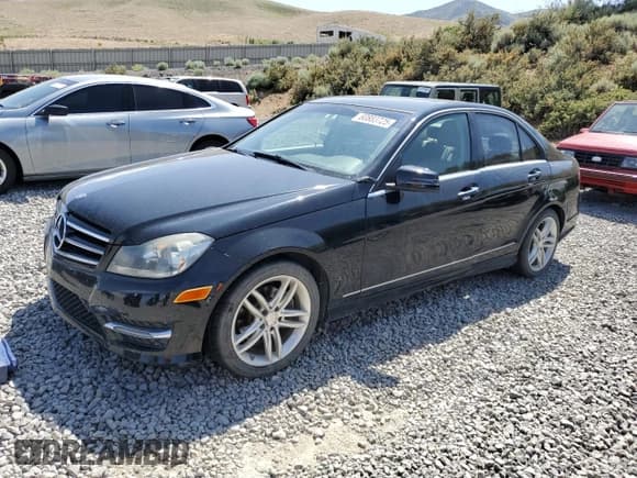✅ 2014 Mercedes-Benz C 250 Sport • VIN: WDDGF4HBXEG218784 • Lot: 60883725. Wystawiony na Copart z przebiegiem 156 214 mil. Bezpłatny archiwum sprzedaży aukcyjnych z USA i szczegółowy raport historii pojazdu na DreamBid. Zdjęcie 1.