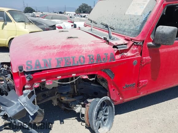 ✅ 2022 Jeep Gladiator Willys Sport • VIN: 1C6HJTAG0NL180848 • Lot: 42355228. Wystawiony na IAAI z przebiegiem Nie podano. Bezpłatny archiwum sprzedaży aukcyjnych z USA i szczegółowy raport historii pojazdu na DreamBid. Zdjęcie 6.