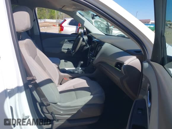 ✅ 2020 Chevrolet Traverse LT Cloth • VIN: 1GNERGKW7LJ172487 • Лот: 42038811. Опубликован ранее на IAAI с пробегом Не указан. Бесплатный доступ к архиву аукционных продаж из США и подробный отчёт об истории автомобиля на DreamBid. Изображение 5.