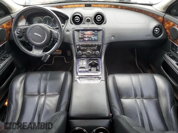 ✅ 2013 Jaguar XJ • VIN: SAJWJ1CD1D8V50182 • Lot: 68729285. Listed on Copart with 98,215 mi. Free auction sales archive from the USA and detailed vehicle history report at DreamBid. Image 8.