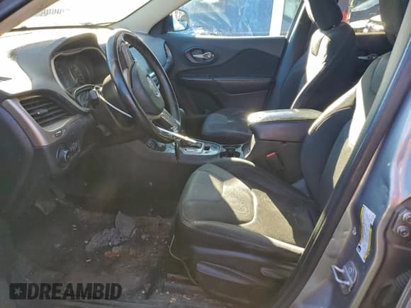 ✅ 2014 Jeep Cherokee Latitude • VIN: 1C4PJMCB3EW171863 • Lot: 92615945. Wystawiony na Copart z przebiegiem 135 310 mil. Bezpłatny archiwum sprzedaży aukcyjnych z USA i szczegółowy raport historii pojazdu na DreamBid. Zdjęcie 7.