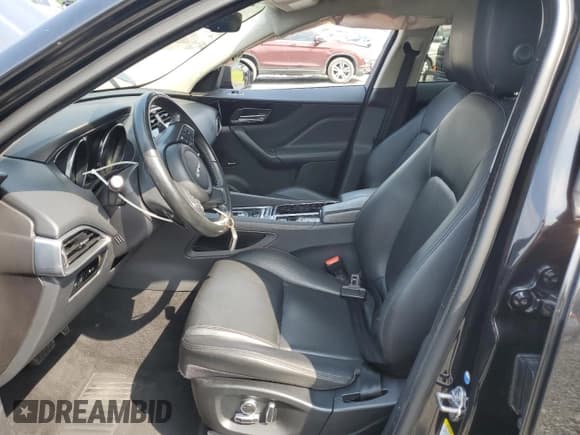 ✅ 2020 Jaguar F-Pace 25t Premium • VIN: SADCJ2FX1LA632504 • Lot: 66932465. Wystawiony na Copart z przebiegiem 70 904 mil. Bezpłatny archiwum sprzedaży aukcyjnych z USA i szczegółowy raport historii pojazdu na DreamBid. Zdjęcie 7.