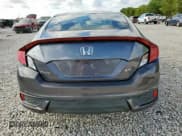 ✅ 2018 Honda Civic LX • VIN: 2HGFC4B58JH300157 • Lot: 83864015. Wystawiony na Copart z przebiegiem 61 694 mil. Bezpłatny archiwum sprzedaży aukcyjnych z USA i szczegółowy raport historii pojazdu na DreamBid. Zdjęcie 6.