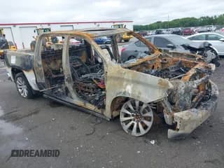 ✅ 2019 Chevrolet Silverado 1500 High Country • VIN: 1GCUYHEL8KZ225924 • Лот: 42247199. Опубликован ранее на IAAI с пробегом Не указан. Бесплатный доступ к архиву аукционных продаж из США и подробный отчёт об истории автомобиля на DreamBid. Изображение 1.