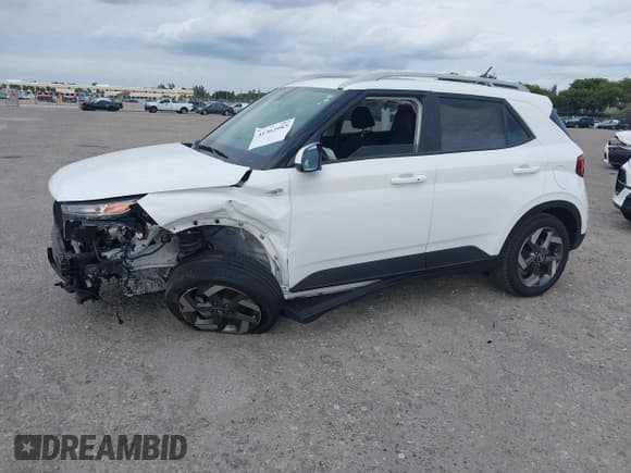 ✅ 2024 Hyundai Venue SEL • VIN: KMHRC8A30RU285015 • Lot: 41362985. Listed on IAAI with 2,956 mi. Free auction sales archive from the USA and detailed vehicle history report at DreamBid. Image 18.