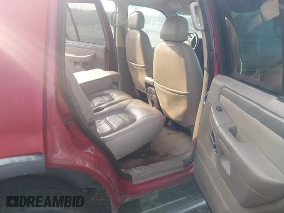 ✅ 2005 Ford Explorer XLT • VIN: 1FMZU73K45UA57055 • Lot: 43782783. Wystawiony na IAAI z przebiegiem 221 303 mil. Bezpłatny archiwum sprzedaży aukcyjnych z USA i szczegółowy raport historii pojazdu na DreamBid. Zdjęcie 8.