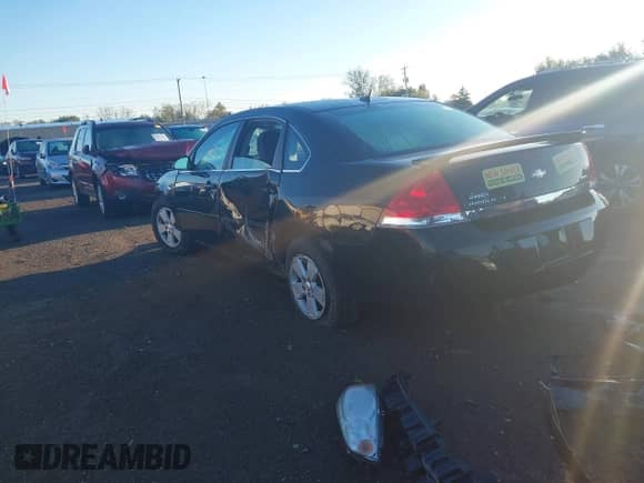 2010 Chevrolet Impala LT z VIN 2G1WB5EK0A1140687, wystawiony jako IAAI lot #43470217 z przebiegiem Nie podano mil oraz . Historia ofert i sprzedaży dostępna na DreamBid. Obrazek 3.