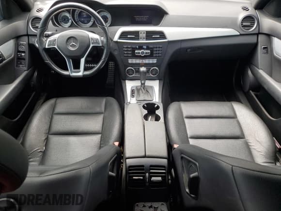 ✅ 2014 Mercedes-Benz C 250 Sport • VIN: WDDGF4HB1EA958341 • Lot: 92108755. Listed on Copart with 62,093 mi. Free auction sales archive from the USA and detailed vehicle history report at DreamBid. Image 8.