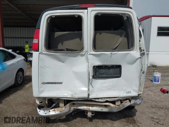 ✅ 2019 Chevrolet Express Passenger LT • VIN: 1GAZGPFG7K1201240 • Lot: 42419677. Wystawiony na IAAI z przebiegiem 190 781 mil. Bezpłatny archiwum sprzedaży aukcyjnych z USA i szczegółowy raport historii pojazdu na DreamBid. Zdjęcie 17.