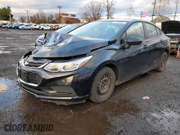 2016 Chevrolet Cruze LS z VIN 1G1BC5SM3G7260349, wystawiony jako Copart lot #67593332 z przebiegiem 98 922 mil mil oraz . Historia ofert i sprzedaży dostępna na DreamBid. Obrazek 1.