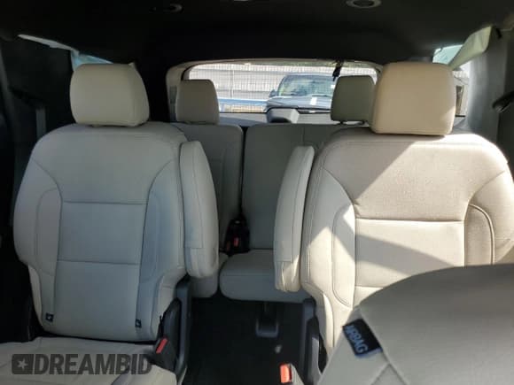 ✅ 2023 Chevrolet Traverse LT Cloth • VIN: 1GNERGKW7PJ292618 • Lot: 85705635. Wystawiony na Copart z przebiegiem 22 915 mil. Bezpłatny archiwum sprzedaży aukcyjnych z USA i szczegółowy raport historii pojazdu na DreamBid. Zdjęcie 10.