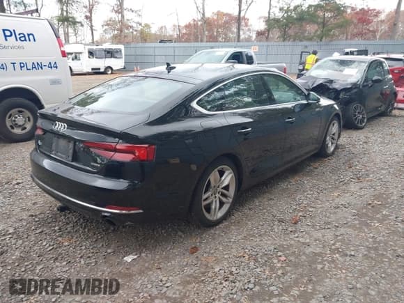 ✅ 2019 Audi A5 Sportback Premium • VIN: WAUANCF57KA058840 • Lot: 43656464. Wystawiony na IAAI z przebiegiem 65 578 mil. Bezpłatny archiwum sprzedaży aukcyjnych z USA i szczegółowy raport historii pojazdu na DreamBid. Zdjęcie 4.