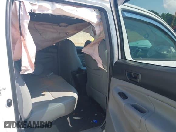 ✅ 2015 Toyota Tacoma PreRunner • VIN: 5TFKU4HN3FX007156 • Lot: 42460345. Listed on IAAI with 123,563 mi. Free auction sales archive from the USA and detailed vehicle history report at DreamBid. Image 8.