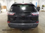 ✅ 2019 Jeep Cherokee Altitude • VIN: 1C4PJMLXXKD397711 • Lot: 80371555. Wystawiony na Copart z przebiegiem 67 595 mil. Bezpłatny archiwum sprzedaży aukcyjnych z USA i szczegółowy raport historii pojazdu na DreamBid. Zdjęcie 6.