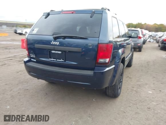 ✅ 2009 Jeep Grand Cherokee Laredo • VIN: 1J8GR48K99C526875 • Lot: 43511729. Listed on IAAI with 177,675 mi. Free auction sales archive from the USA and detailed vehicle history report at DreamBid. Image 4.
