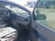 ✅ 2020 Toyota Sienna LE • VIN: 5TDKZ3DCXLS021542 • Lot: 43424830. Wystawiony na IAAI z przebiegiem 70 000 mil. Bezpłatny archiwum sprzedaży aukcyjnych z USA i szczegółowy raport historii pojazdu na DreamBid. Zdjęcie 5.