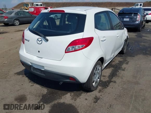✅ 2012 Mazda 2 Sport • VIN: JM1DE1KZ3C0136342 • Lot: 43133499. Listed on IAAI with 174,395 mi. Free auction sales archive from the USA and detailed vehicle history report at DreamBid. Image 4.