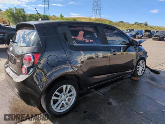 2015 Chevrolet Sonic LT с VIN 1G1JC6SB1F4148066, выставлен на аукционе Copart как лот 64134855 с пробегом 107 831 миль миль и Списание • Salvage title. История ставок и продаж доступна на DreamBid. Изображение 3.