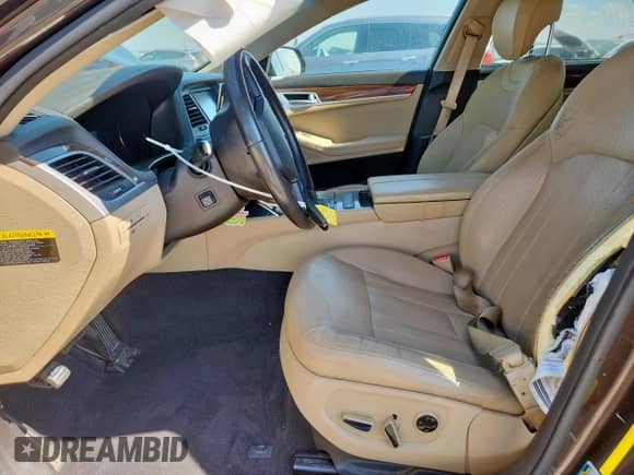 2015 Hyundai Genesis 3.8L с VIN KMHGN4JE1FU057757, выставлен на аукционе Copart как лот 85305145 с пробегом 82 118 миль миль и Списание • Salvage title. История ставок и продаж доступна на DreamBid. Изображение 7.