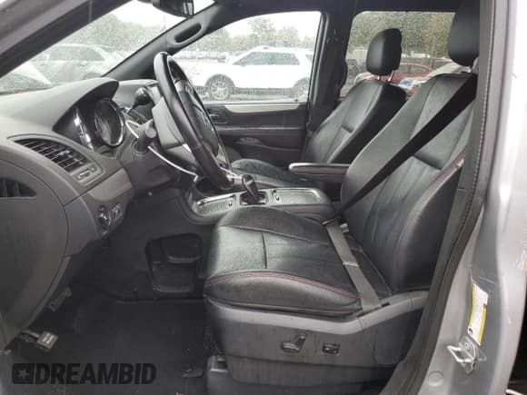 ✅ 2020 Dodge Grand Caravan GT • VIN: 2C4RDGEG1LR198933 • Lot: 81607945. Wystawiony na Copart z przebiegiem 72 969 mil. Bezpłatny archiwum sprzedaży aukcyjnych z USA i szczegółowy raport historii pojazdu na DreamBid. Zdjęcie 7.