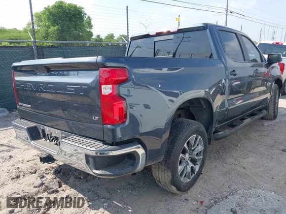 2022 Chevrolet Silverado 1500 LT z VIN 1GCPWCED8NZ104295, wystawiony jako IAAI lot #42053778 z przebiegiem 65 737 mil mil oraz . Historia ofert i sprzedaży dostępna na DreamBid. Obrazek 4.