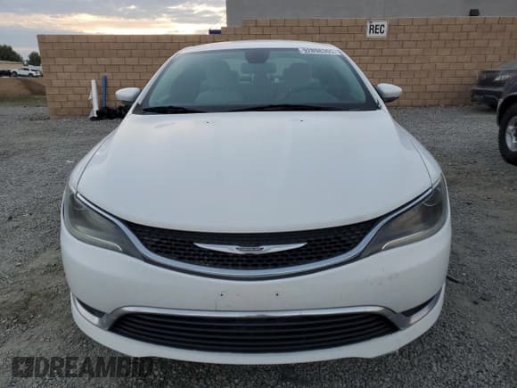 ✅ 2015 Chrysler 200 Limited • VIN: 1C3CCCABXFN607609 • Lot: 92898305. Wystawiony na Copart z przebiegiem 104 068 mil. Bezpłatny archiwum sprzedaży aukcyjnych z USA i szczegółowy raport historii pojazdu na DreamBid. Zdjęcie 5.