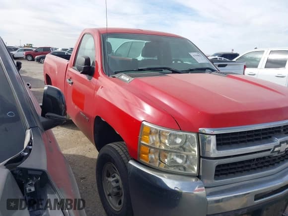 ✅ 2008 Chevrolet Silverado 2500HD Work Truck • VIN: 1GCHC24K68E200980 • Лот: 43598827. Опубликован ранее на IAAI с пробегом 386 312 миль. Бесплатный доступ к архиву аукционных продаж из США и подробный отчёт об истории автомобиля на DreamBid. Изображение 1.