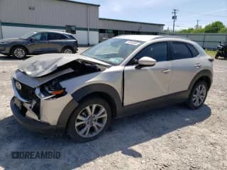 ✅ 2023 Mazda CX-30 S Select • VIN: 3MVDMBBM3PM513010 • Lot: 56160504. Wystawiony na Copart z przebiegiem 57 616 mil. Bezpłatny archiwum sprzedaży aukcyjnych z USA i szczegółowy raport historii pojazdu na DreamBid. Zdjęcie 1.
