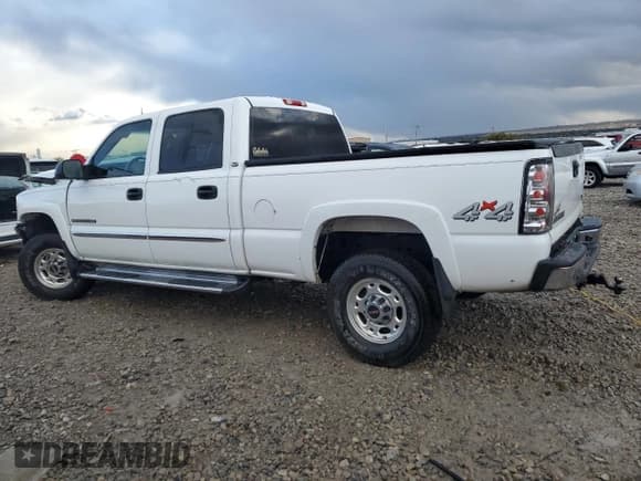 ✅ 2005 GMC Sierra 2500HD SLT • VIN: 1GTHK23U85F884619 • Лот: 79070584. Опубликован ранее на Copart с пробегом 113 334 миль. Бесплатный доступ к архиву аукционных продаж из США и подробный отчёт об истории автомобиля на DreamBid. Изображение 2.