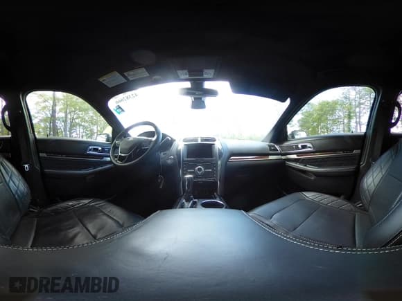 ✅ 2018 Ford Explorer Platinum • VIN: 1FM5K8HT5JGA45100 • Lot: 42382666. Wystawiony na IAAI z przebiegiem 86 203 mil. Bezpłatny archiwum sprzedaży aukcyjnych z USA i szczegółowy raport historii pojazdu na DreamBid. Zdjęcie 19.