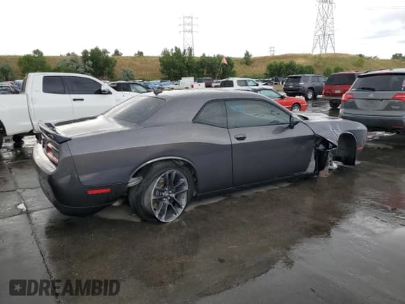 ✅ 2022 Dodge Challenger R/T Scat Pack Widebody • VIN: 2C3CDZFJ4NH140646 • Lot: 63238364. Wystawiony na Copart z przebiegiem 30 946 mil. Bezpłatny archiwum sprzedaży aukcyjnych z USA i szczegółowy raport historii pojazdu na DreamBid. Zdjęcie 3.