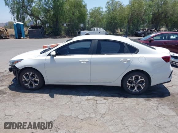 ✅ 2020 Kia Forte LXS • VIN: 3KPF24AD5LE239634 • Lot: 42392281. Wystawiony na IAAI z przebiegiem 74 612 mil. Bezpłatny archiwum sprzedaży aukcyjnych z USA i szczegółowy raport historii pojazdu na DreamBid. Zdjęcie 15.