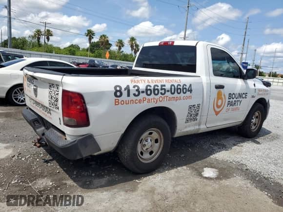 2017 Ram 1500 Tradesman z VIN 3C6JR6AT9HG742076, wystawiony jako Copart lot #59478235 z przebiegiem 148 694 mil mil oraz Szkoda całkowita • Salvage title. Historia ofert i sprzedaży dostępna na DreamBid. Obrazek 3.