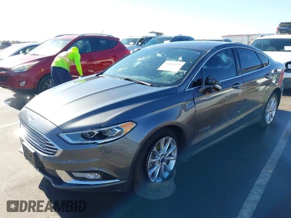 ✅ 2017 Ford Fusion Hybrid SE • VIN: 3FA6P0LU8HR260068 • Lot: 43685195. Listed on IAAI with 211,056 mi. Free auction sales archive from the USA and detailed vehicle history report at DreamBid. Image 6.