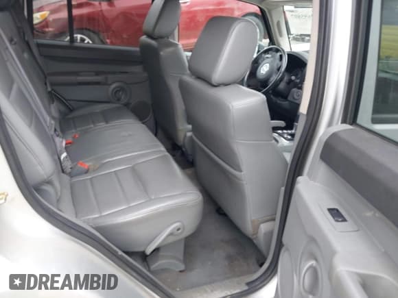 ✅ 2007 Jeep Commander Sport • VIN: 1J8HG48P47C556787 • Lot: 42695897. Listed on IAAI with 146,272 mi. Free auction sales archive from the USA and detailed vehicle history report at DreamBid. Image 8.