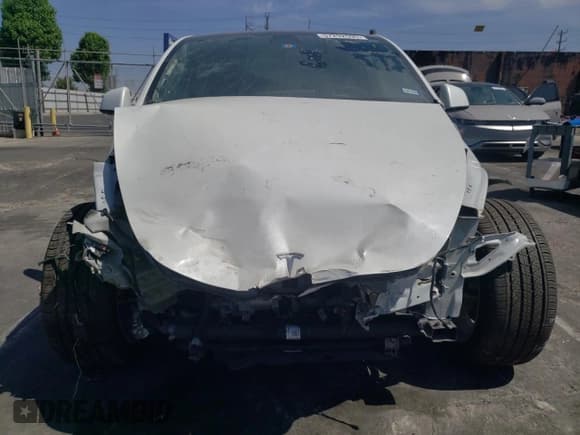 ✅ 2022 Tesla Model Y Long Range • VIN: 7SAYGDEE4NF315356 • Lot: 57292595. Wystawiony na Copart z przebiegiem 1 056 mil. Bezpłatny archiwum sprzedaży aukcyjnych z USA i szczegółowy raport historii pojazdu na DreamBid. Zdjęcie 5.