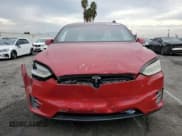 ✅ 2017 Tesla Model X 90D • VIN: 5YJXCAE23HF067744 • Lot: 92631755. Wystawiony na Copart z przebiegiem 47 016 mil. Bezpłatny archiwum sprzedaży aukcyjnych z USA i szczegółowy raport historii pojazdu na DreamBid. Zdjęcie 5.