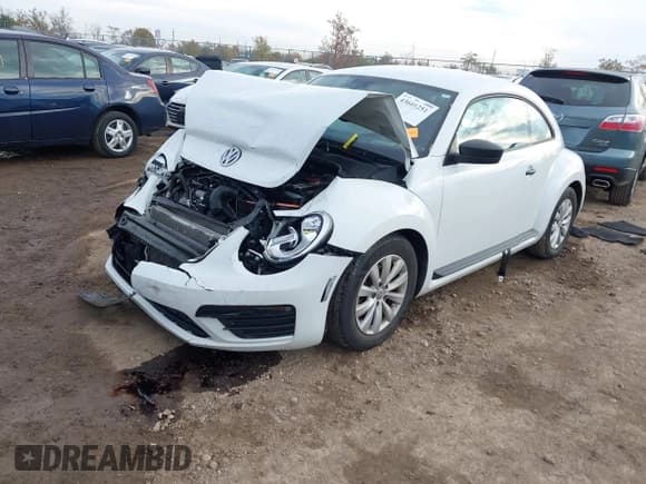 ✅ 2018 Volkswagen Beetle S • VIN: 3VWFD7AT8JM709464 • Lot: 43601251. Wystawiony na IAAI z przebiegiem 106 390 mil. Bezpłatny archiwum sprzedaży aukcyjnych z USA i szczegółowy raport historii pojazdu na DreamBid. Zdjęcie 18.