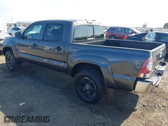 ✅ 2011 Toyota Tacoma PreRunner • VIN: 3TMJU4GN0BM110452 • Lot: 43183116. Listed on IAAI with 233,826 mi. Free auction sales archive from the USA and detailed vehicle history report at DreamBid. Image 3.