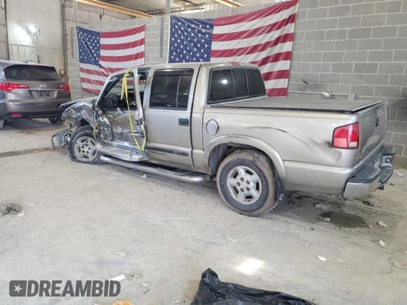 ✅ 2001 Chevrolet S-10 LS • VIN: 1GCDT13W11K222082 • Лот: 62050314. Опубликован ранее на Copart с пробегом Не указан. Бесплатный доступ к архиву аукционных продаж из США и подробный отчёт об истории автомобиля на DreamBid. Изображение 2.