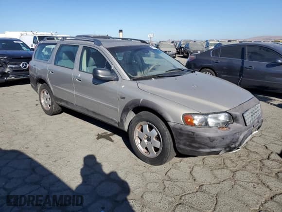 ✅ 2003 Volvo V70 XC70 • VIN: YV1SZ59H531108367 • Lot: 73484504. Listed on Copart with 186,147 mi. Free auction sales archive from the USA and detailed vehicle history report at DreamBid. Image 4.