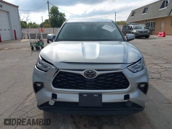 ✅ 2020 Toyota Highlander LE • VIN: 5TDBZRBH8LS511947 • Lot: 43113104. Listed on IAAI with 64,294 mi. Free auction sales archive from the USA and detailed vehicle history report at DreamBid. Image 13.