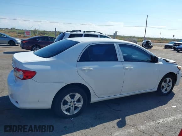 ✅ 2013 Toyota Corolla LE • VIN: 5YFBU4EE9DP082556 • Lot: 43267843. Wystawiony na IAAI z przebiegiem 317 810 mil. Bezpłatny archiwum sprzedaży aukcyjnych z USA i szczegółowy raport historii pojazdu na DreamBid. Zdjęcie 13.