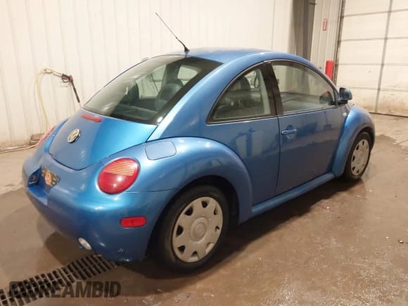 ✅ 2000 Volkswagen Beetle GLS • VIN: 3VWCF21C7YM453148 • Лот: 40923601. Опубликован ранее на IAAI с пробегом 204 533 миль. Бесплатный доступ к архиву аукционных продаж из США и подробный отчёт об истории автомобиля на DreamBid. Изображение 4.