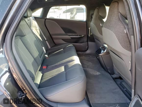 ✅ 2022 Lucid Air Grand Touring • VIN: 50EA1GBAXNA004649 • Lot: 82035645. Wystawiony na Copart z przebiegiem 24 504 mil. Bezpłatny archiwum sprzedaży aukcyjnych z USA i szczegółowy raport historii pojazdu na DreamBid. Zdjęcie 10.