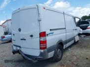 ✅ 2010 Mercedes-Benz Sprinter Cargo • VIN: WD3PE7CC9A5462487 • Lot: 42757241. Wystawiony na IAAI z przebiegiem Nie podano. Bezpłatny archiwum sprzedaży aukcyjnych z USA i szczegółowy raport historii pojazdu na DreamBid. Zdjęcie 4.