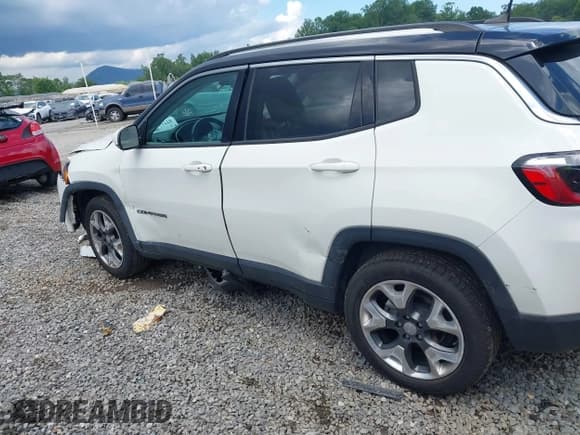 ✅ 2018 Jeep Compass Limited • VIN: 3C4NJCCB1JT188498 • Lot: 42717751. Listed on IAAI with 84,227 mi. Free auction sales archive from the USA and detailed vehicle history report at DreamBid. Image 14.