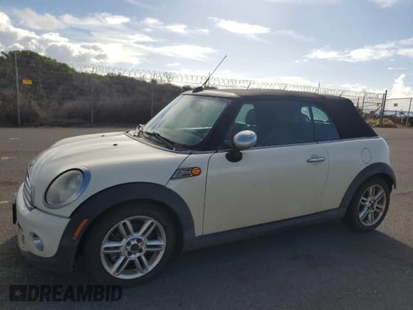 ✅ 2011 MINI Convertible • VIN: WMWZN3C52BTZ78435 • Лот: 89518855. Опубликован ранее на Copart с пробегом 67 767 миль. Бесплатный доступ к архиву аукционных продаж из США и подробный отчёт об истории автомобиля на DreamBid. Изображение 1.