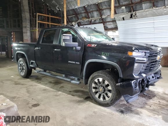 ✅ 2024 Chevrolet Silverado 2500HD Custom • VIN: 2GC4YME72R1220376 • Лот: 82598325. Опубликован ранее на Copart с пробегом 22 635 миль. Бесплатный доступ к архиву аукционных продаж из США и подробный отчёт об истории автомобиля на DreamBid. Изображение 4.